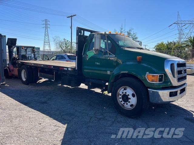 Ford F-650 Lastbil med lad/Flatbed