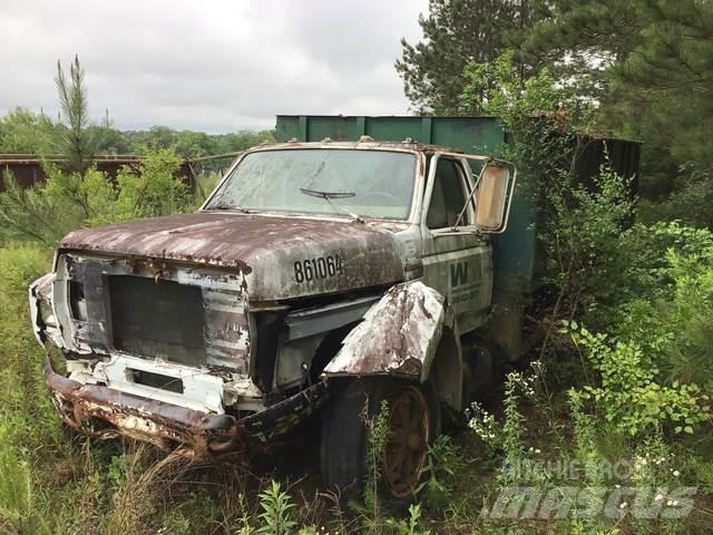 Ford F-700 Lastbiler med tip