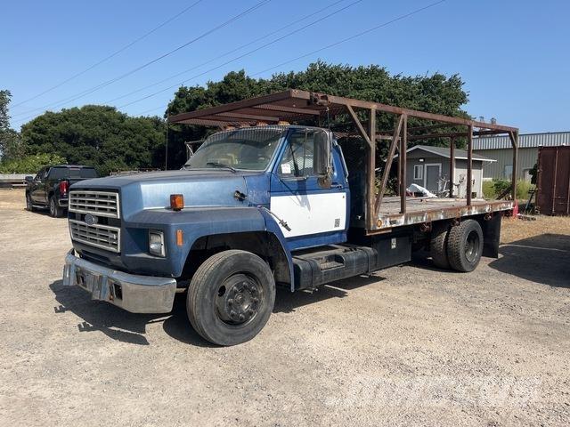 Ford F-700 Lastbil med lad/Flatbed