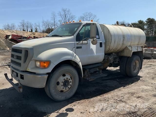 Ford F-750 Tankvogne - vand