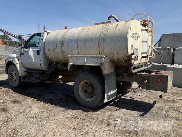 Ford F-750 Tankvogne - vand