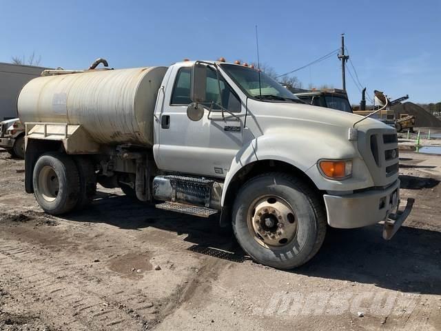 Ford F-750 Tankvogne - vand