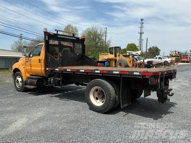 Ford F-750 Lastbil med lad/Flatbed
