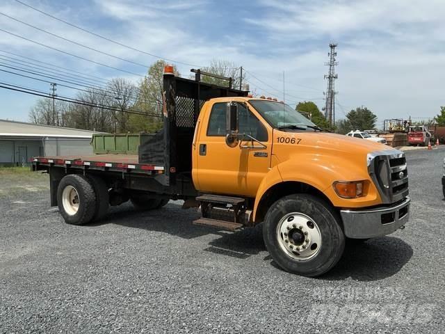 Ford F-750 Lastbil med lad/Flatbed