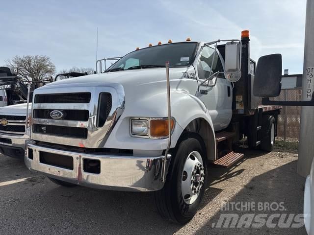 Ford F-750 Lastbil med lad/Flatbed