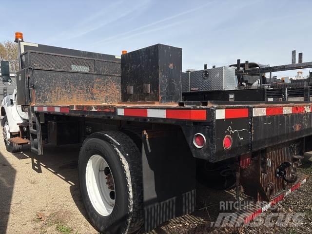 Ford F-750 Lastbil med lad/Flatbed