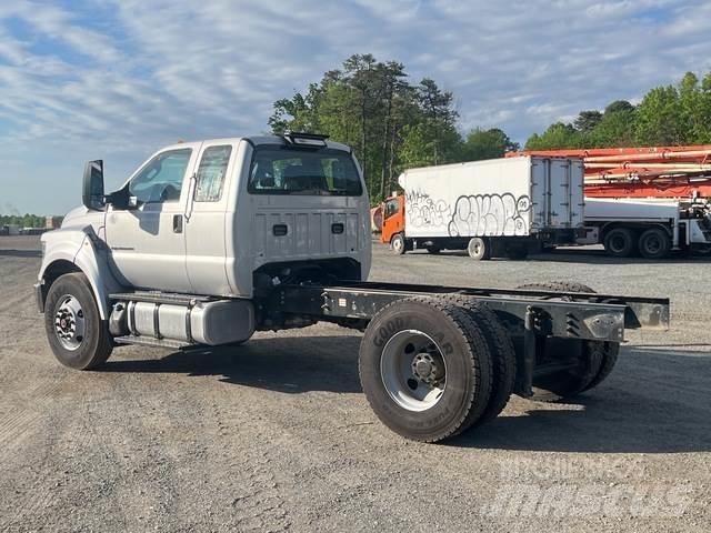 Ford F-750 Kabiner og interiør