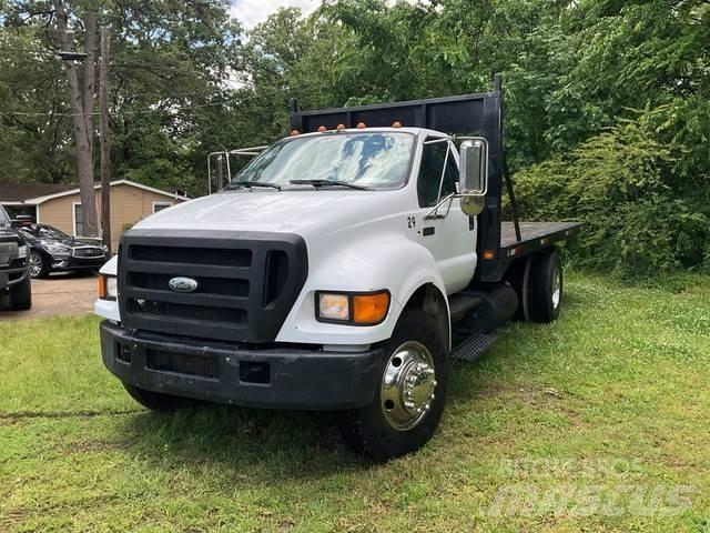 Ford F-750 Lastbil med lad/Flatbed