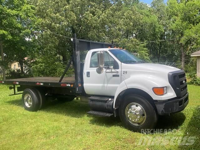 Ford F-750 Lastbil med lad/Flatbed