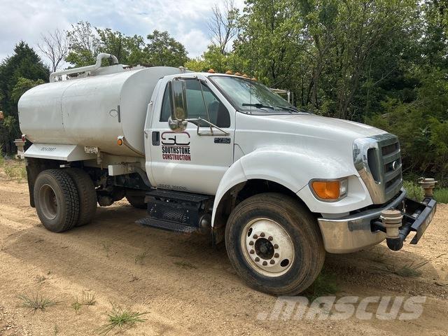 Ford F-750 Tankvogne - vand