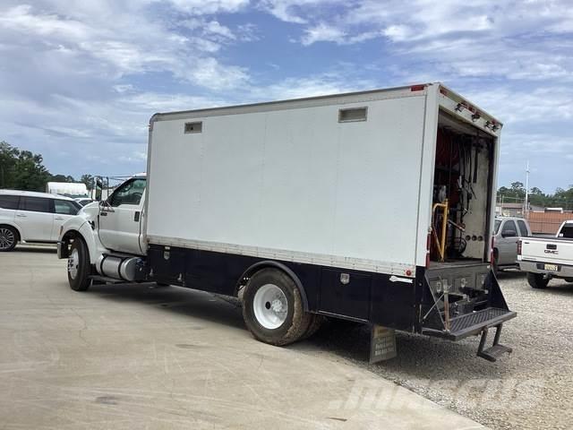 Ford F-750 Tankbiler
