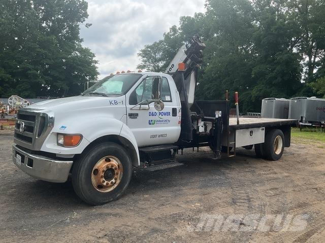 Ford F-750 Lastbil med lad/Flatbed