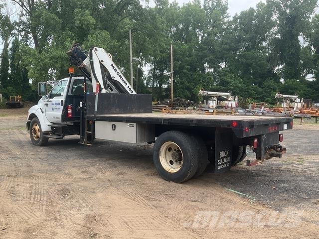 Ford F-750 Lastbil med lad/Flatbed