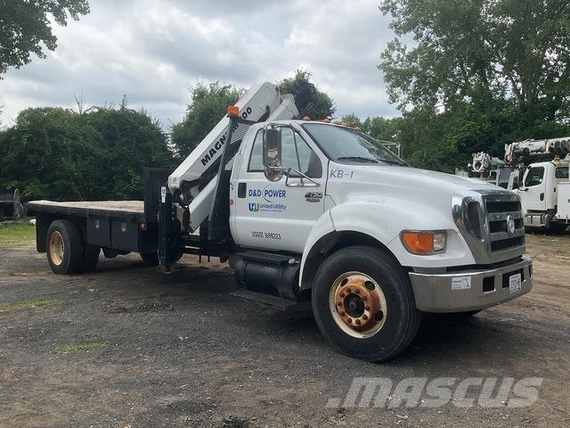 Ford F-750 Lastbil med lad/Flatbed