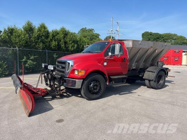 Ford F-750 Sneskovle og -plove