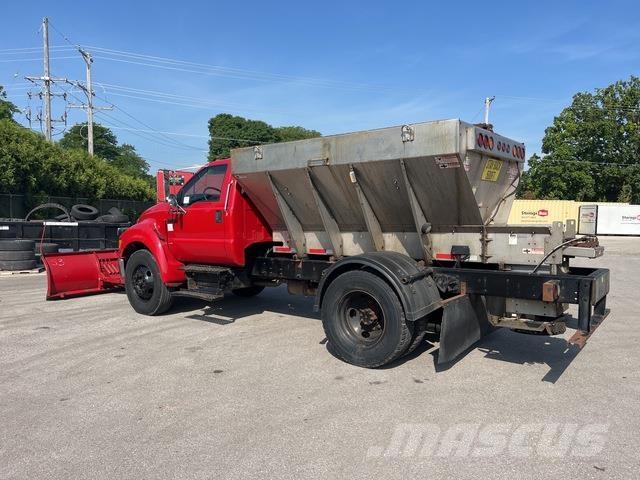 Ford F-750 Sneskovle og -plove