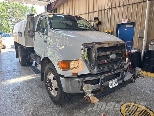 Ford F-750 Tankvogne - vand