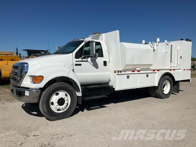 Ford F-750 Tankbiler