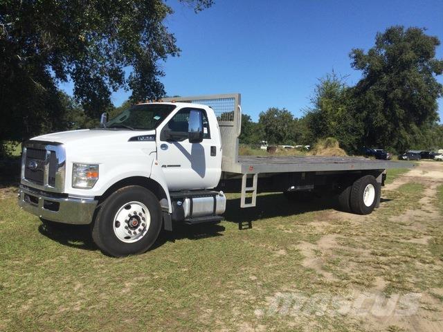 Ford F-750 Lastbil med lad/Flatbed