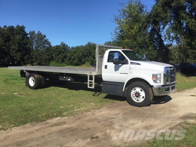 Ford F-750 Lastbil med lad/Flatbed