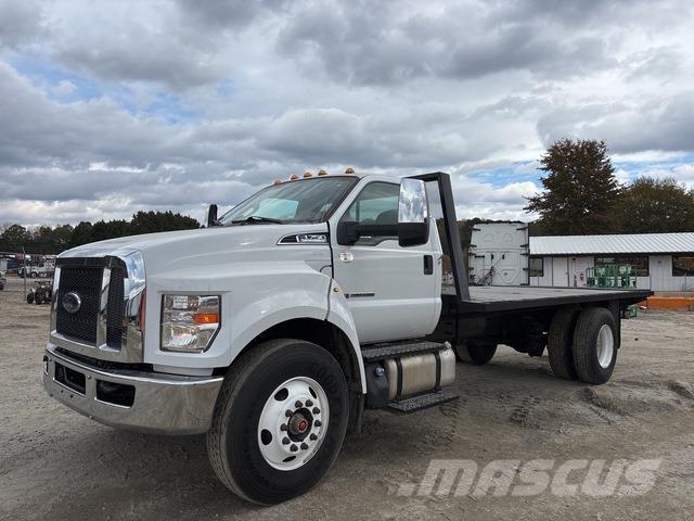 Ford F-750 Lastbil med lad/Flatbed