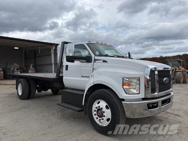 Ford F-750 Lastbil med lad/Flatbed
