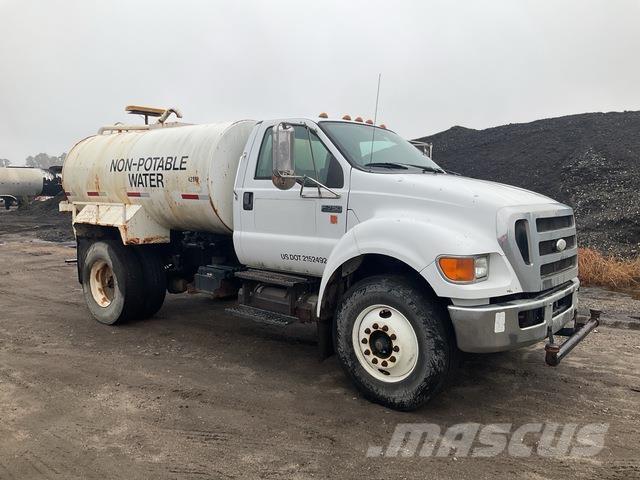 Ford F-750 Tankvogne - vand