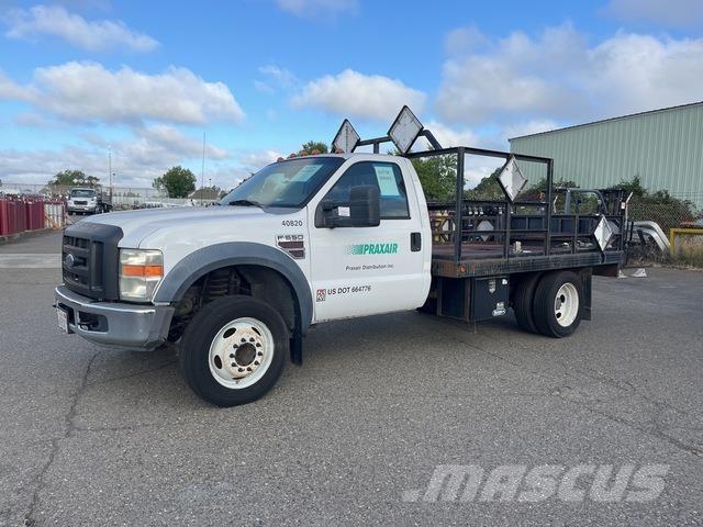 Ford F550 Lastbil med lad/Flatbed