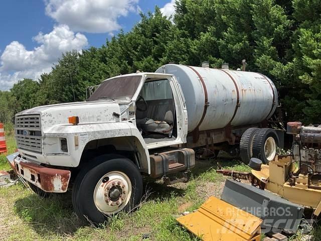 Ford F700 Tankbiler