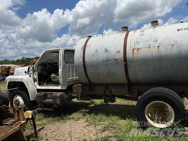 Ford F700 Tankbiler