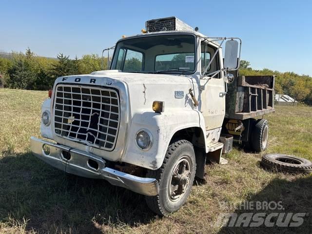 Ford F7000 Lastbiler med tip