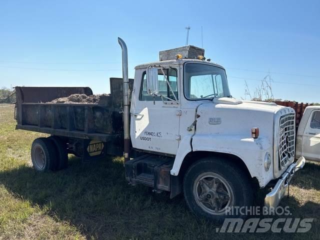 Ford F7000 Lastbiler med tip
