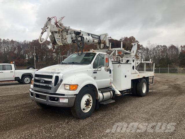Ford F750 Lastbilmonterede borerigge