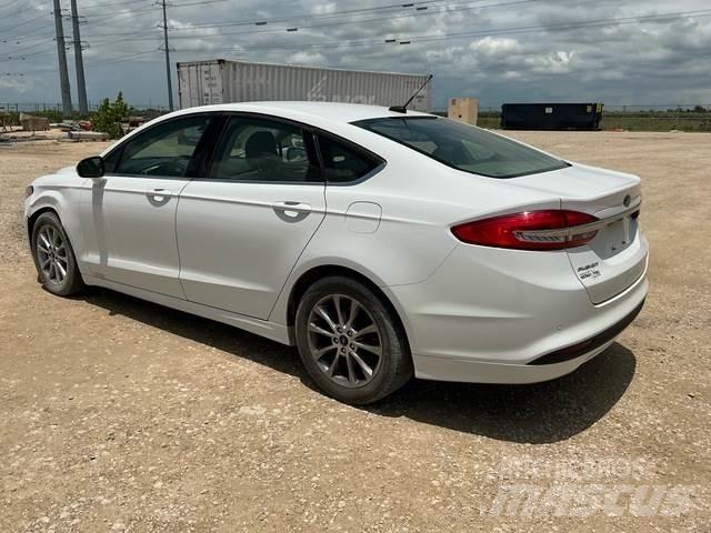 Ford Fusion SE Biler