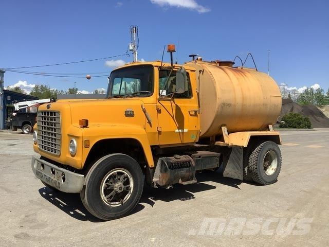 Ford L8000 Tankvogne - vand