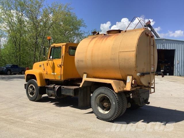 Ford L8000 Tankvogne - vand