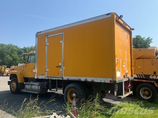 Ford L8000 Forsvar/Miljø
