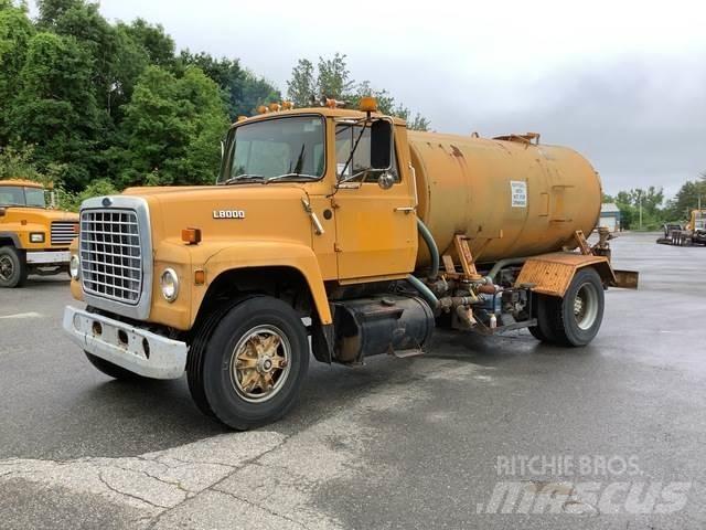 Ford L8000 Tankvogne - vand