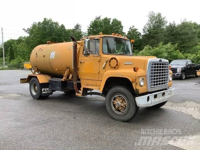 Ford L8000 Tankvogne - vand