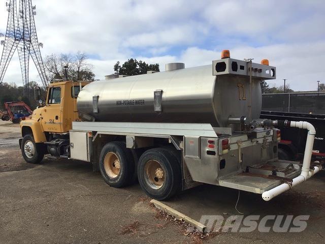 Ford L9000 Tankvogne - vand