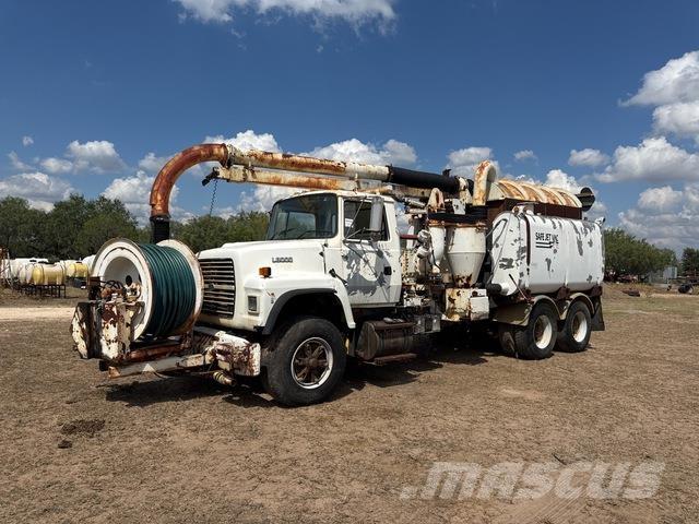 Ford LNT8000F Gravemaskiner på larvebånd