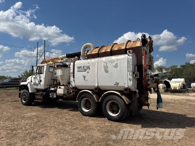 Ford LNT8000F Gravemaskiner på larvebånd