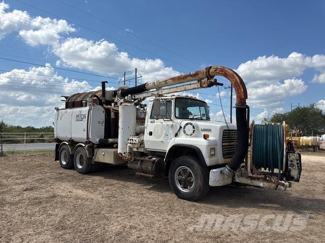 Ford LNT8000F Gravemaskiner på larvebånd