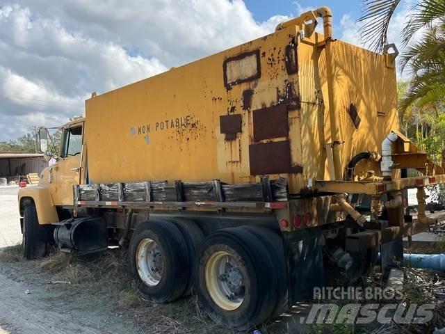 Ford LT8000 Tankvogne - vand