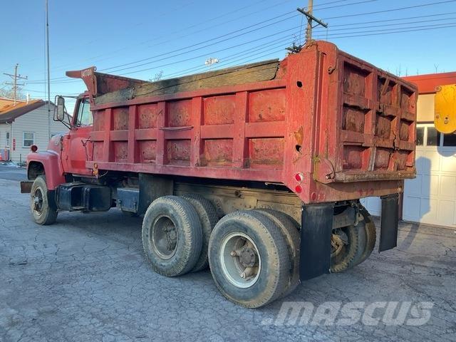 Ford LT8000 Lastbiler med tip