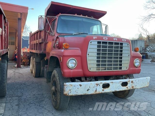 Ford LT8000 Lastbiler med tip