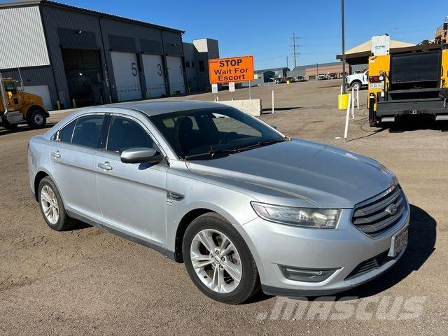 Ford Taurus Biler