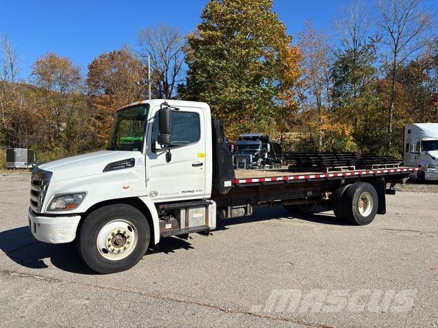 Hino 268 Lastbil med lad/Flatbed