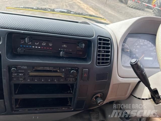 Hino Dutro Lastbil med lad/Flatbed