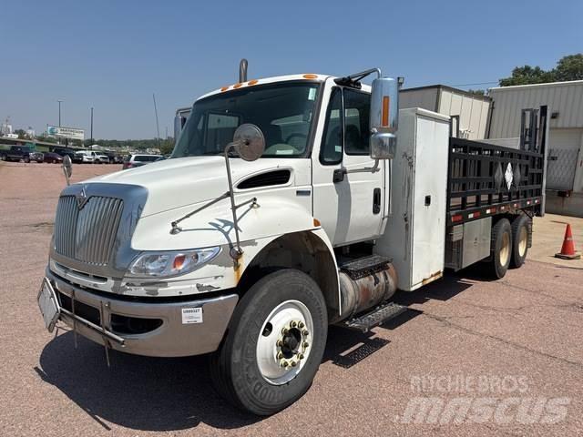 International  Lastbil med lad/Flatbed